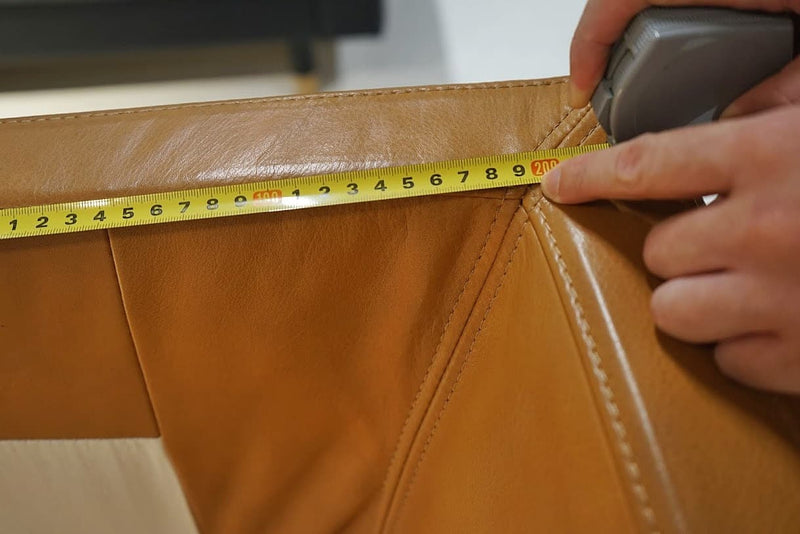 Measurement guide of the backrest between the arms of the sofa (Alternate angle)