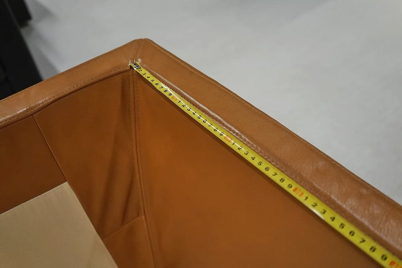 Measurement guide of a sofa upper armrest depth