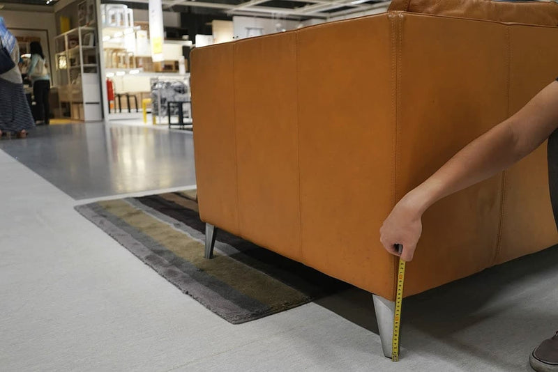 Measurement guide of a sofa leg height