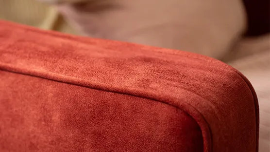 Close-up-style-shot-of-Signature-Velvet-in-Sunset-colour